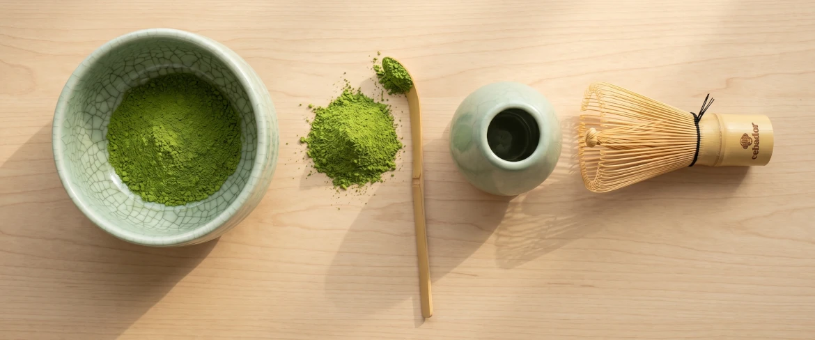 Matcha-tarvikkeet – matchawan, chasen, chashaku ja matcha-jauhe