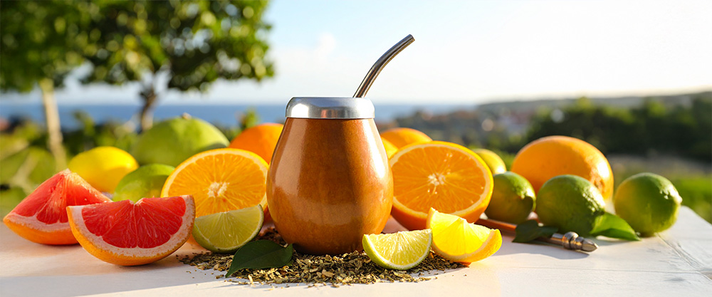 Yerba mate, jossa on appelsiinia, greippiä ja pomeloa