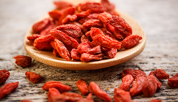 Goji-marjat – millainen kasvi se on? Mitkä ovat niiden ominaisuudet ja miten niitä syödään?