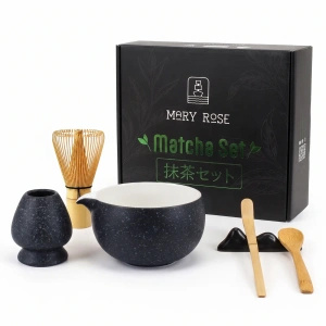 Lahjasetti: matcha-teen valmistustarvikkeet