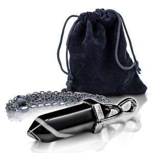 Riipus mustalla akaatilla pussissa + ketju