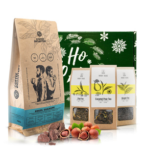 Coffee Broastery -kahvia ja Mary Rose teetä sisältävä lahjasetti.