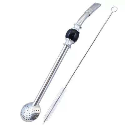 Bombilla Bomba Bomba mustalla kivellä