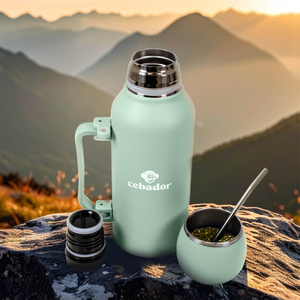 YerbaGo - Termoskannu, jossa on Mate-kurpitsa ja Bombilla 1,3 L - pistaasipähkinää