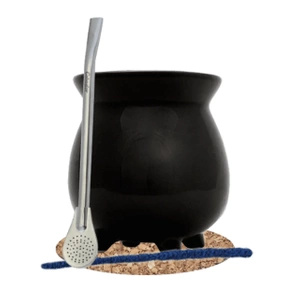 Aseta Gourd Caldero yerba matea varten.