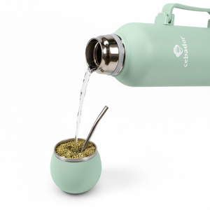 YerbaGo - Termoskannu, jossa on Mate-kurpitsa ja Bombilla 1,3 L - pistaasipähkinää