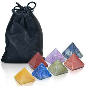 7 chakra-kiven sarja - pyramidit