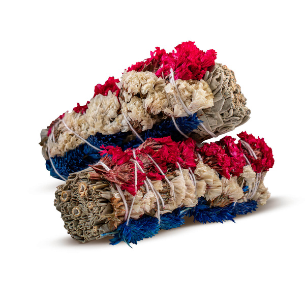 Valkoinen salvia kukkien kanssa - suitsuke 20-30g (nippu)